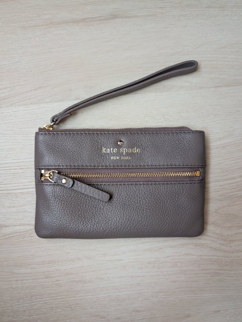 Kate Spade New York Cobble Hill Bee Pebbled Leather Warm Taupe Wristlet Wallet